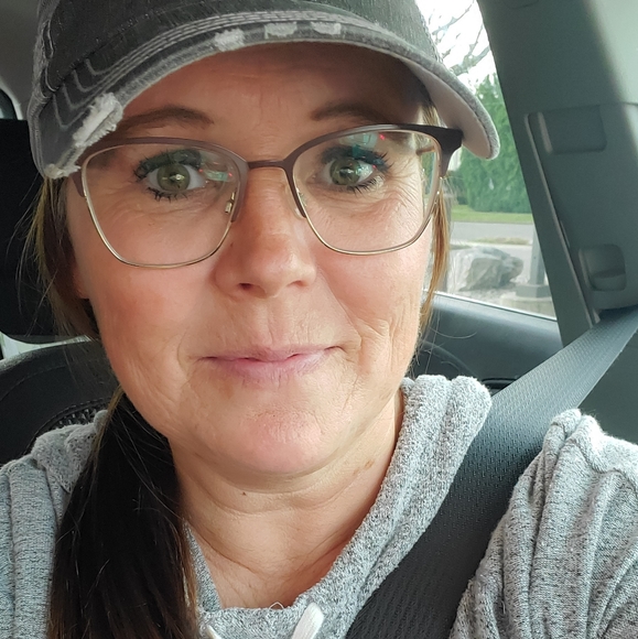 Meet your Posher, Heather - Picture 2 of 4